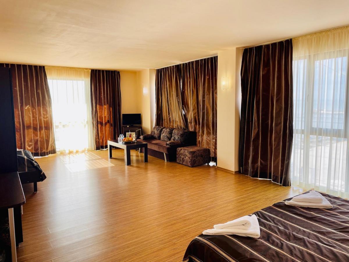 At The American'S Hotel Поморіє Екстер'єр фото